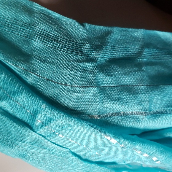 Pretty light blue scarf shot with metallic silver - Picture 4 of 4